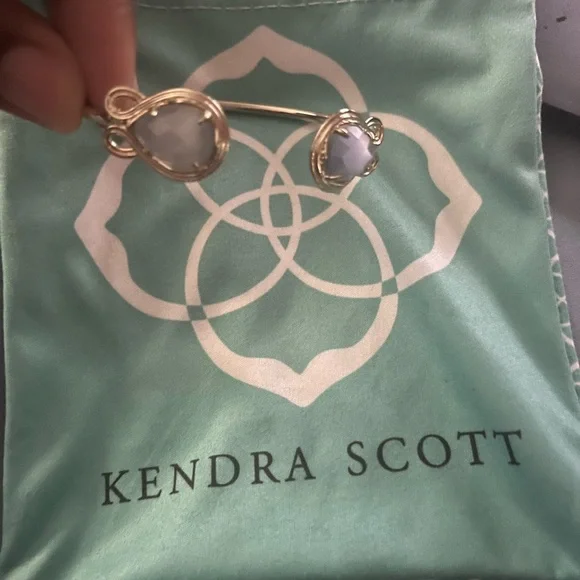 Kendra Scott Gold Bracelet with blue Stones - Picture 3 of 13